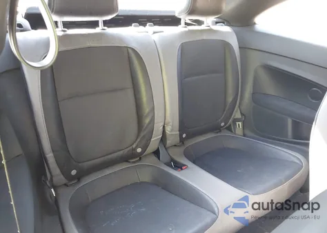 2015 Volkswagen Beetle 1.8T Fleet Edition z USA, uszkodzony, nr VIN 3VWF17AT0FM654895